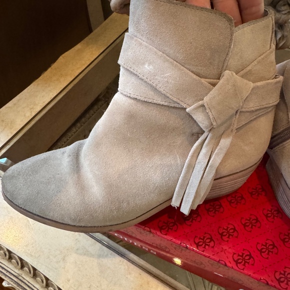 Women’s Guess Suede Camrin Bootie with Fringe Size 7 - Picture 3 of 7